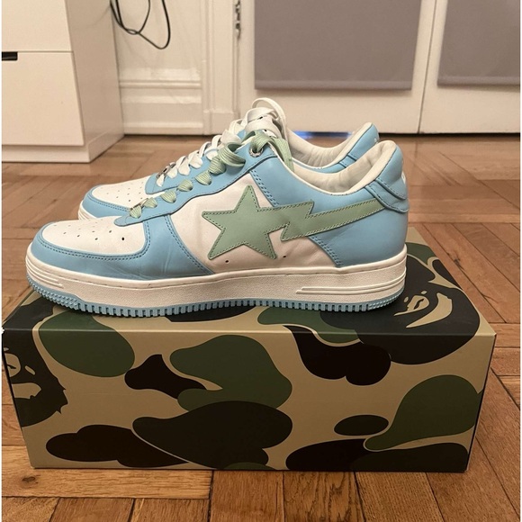 Bapestas size 10 slightly used - Picture 4 of 8